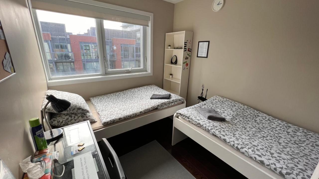 Home In Downtown Торонто Екстериор снимка