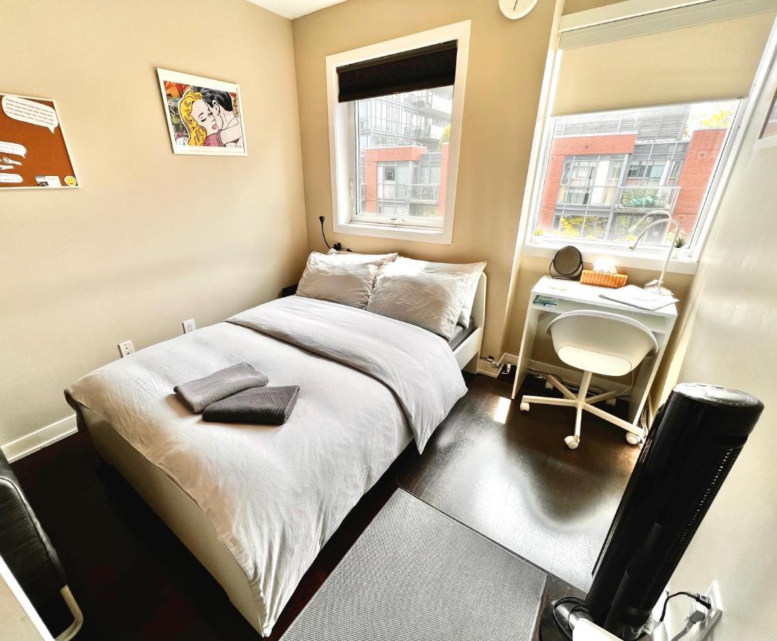 Home In Downtown Торонто Екстериор снимка