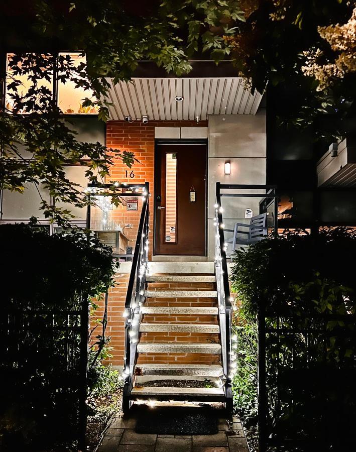 Home In Downtown Торонто Екстериор снимка