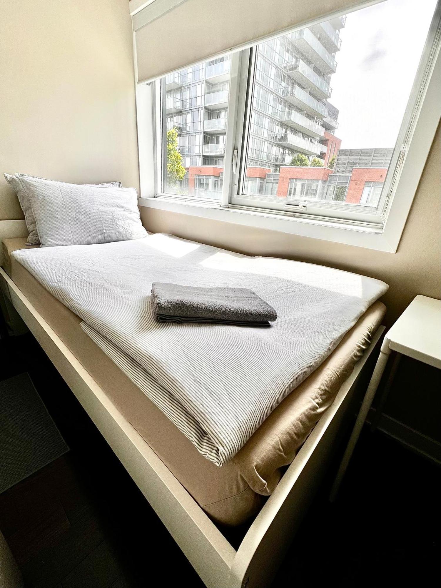 Home In Downtown Торонто Екстериор снимка