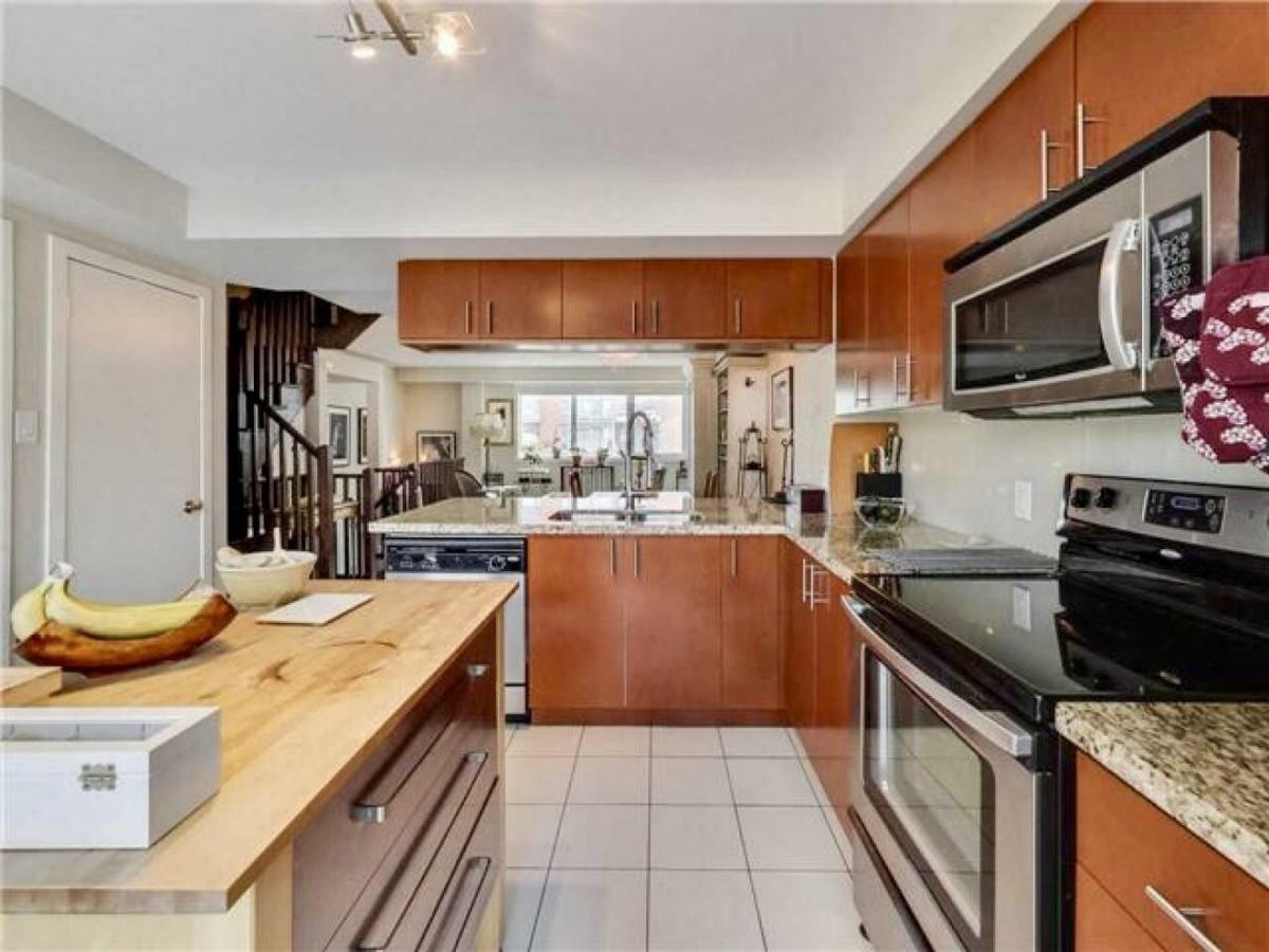 Home In Downtown Торонто Екстериор снимка
