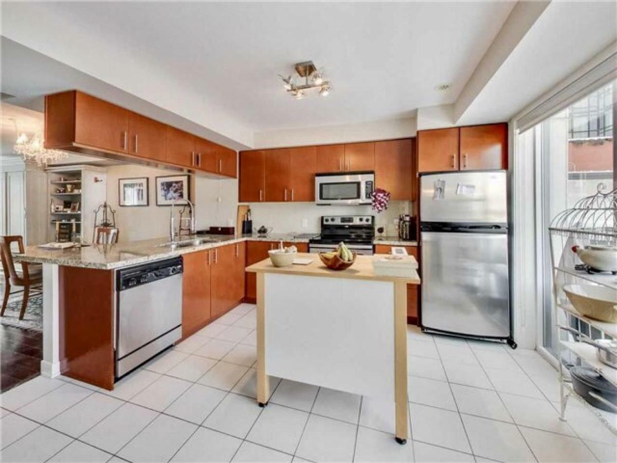 Home In Downtown Торонто Екстериор снимка