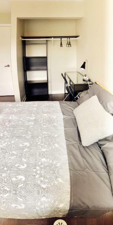 Home In Downtown Торонто Екстериор снимка