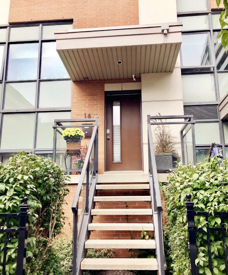 Home In Downtown Торонто Екстериор снимка